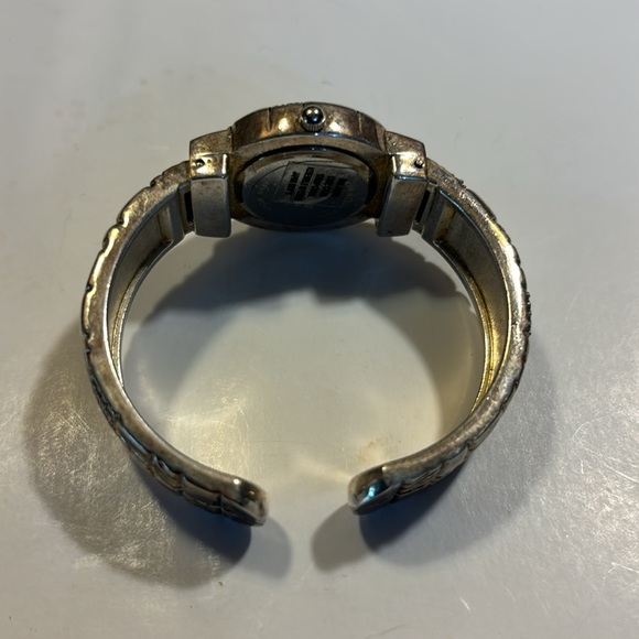 Silver toned bracelet watch vintage style intricate design new battery - Picture 3 of 8